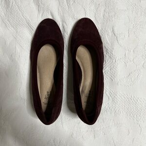 Clarks Women's 6.5 Wide Plum Purple Suede Like Pump Wedding Event Holiday Shoea